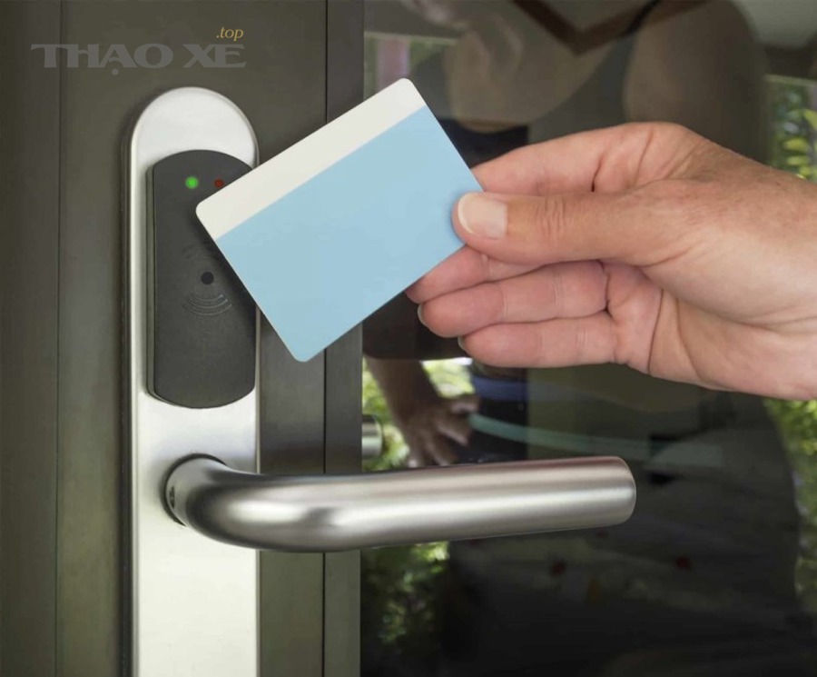 Khi nào nên gọi thợ khóa thay vì tự xử lý tiếp?