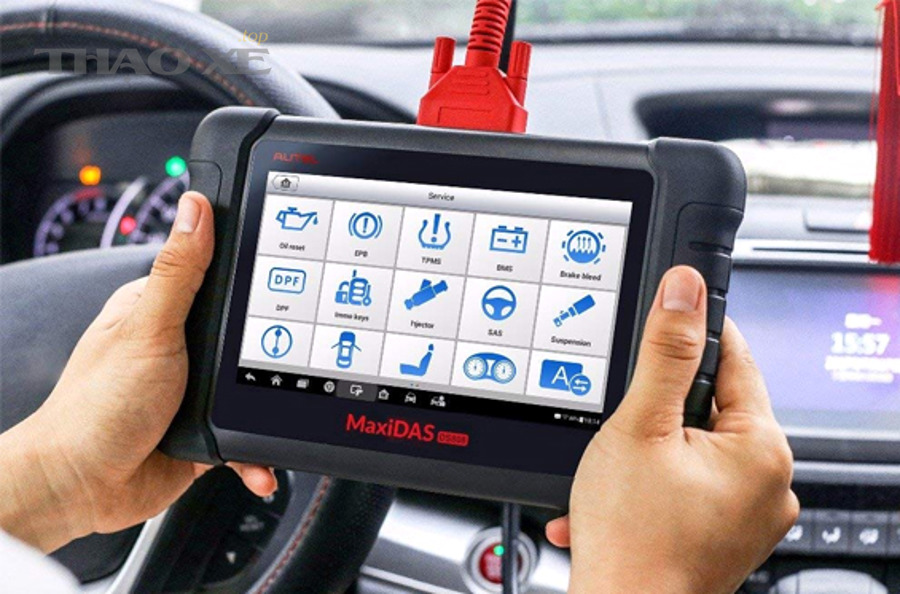 Máy chẩn đoán ô tô là gì và khác gì máy đọc lỗi OBD2 cơ bản?