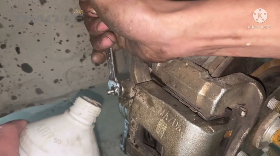Những lỗi thường gặp khi xả e/thay dầu phanh là gì và khắc phục thế nào?