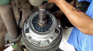 nen xu ly ngay khi ban ep con o to bi hong 1