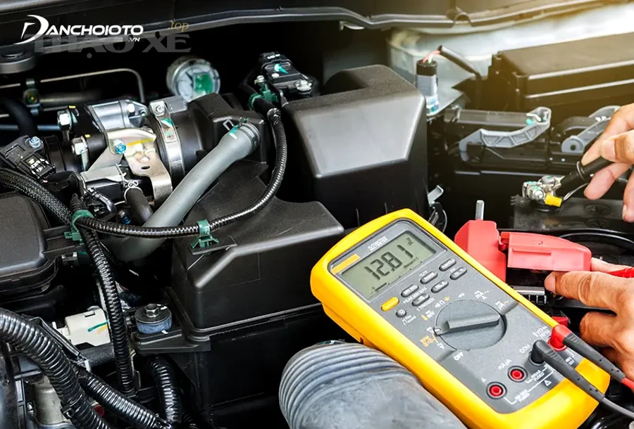 neu dien ap binh ac quy do duoc bang hoac lon hon 12v nghia la ac quy dang binh