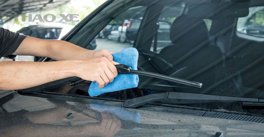 Quy trình 6 bước xử lý dứt điểm tiếng kêu gạt mưa tại nhà là gì?