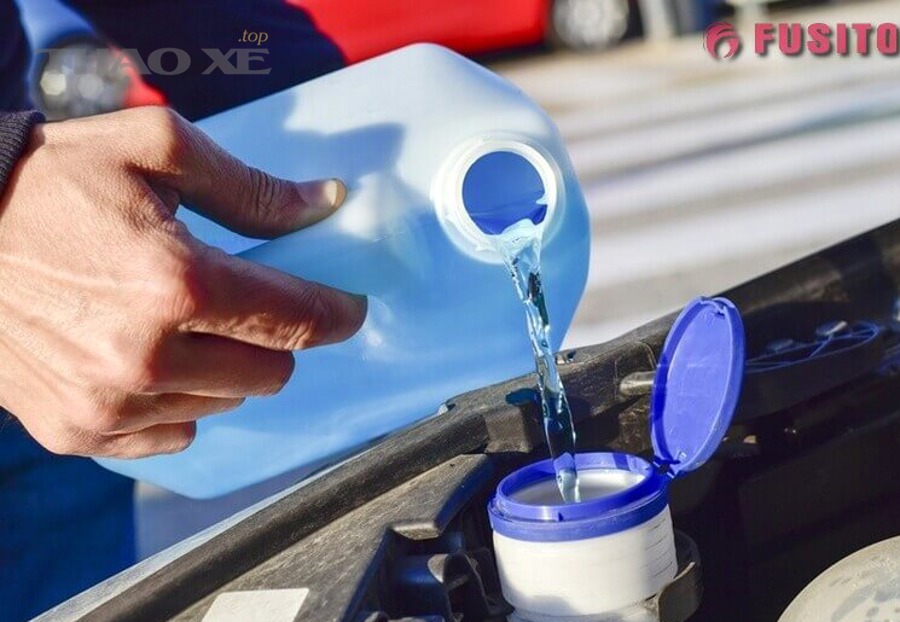 Lưỡi gạt mưa và kính lái cần bảo dưỡng định kỳ