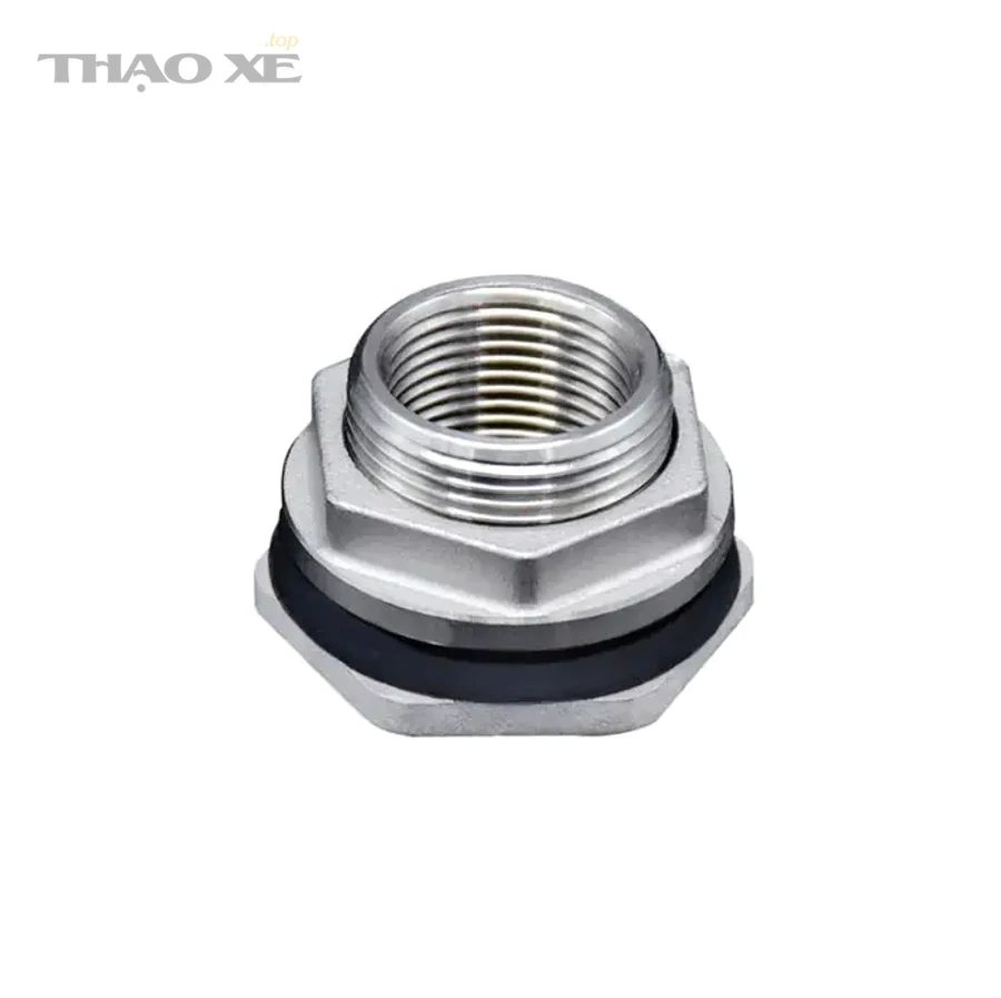 Kiểm tra dấu hiệu rò dầu và rò nước làm mát trong khoang động cơ