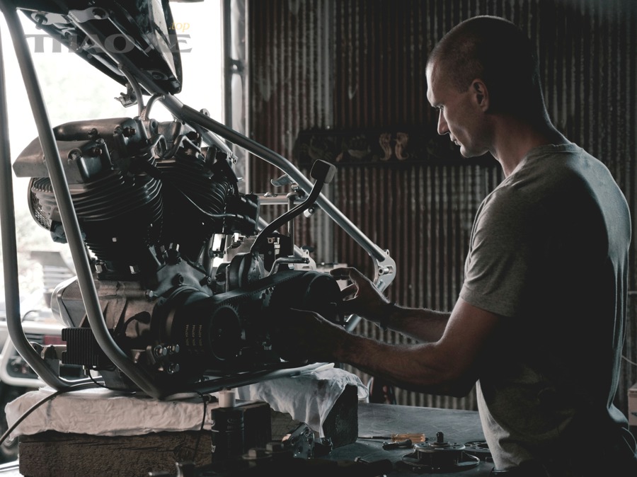 Lái thử xe sau sửa chữa hộp số CVT để theo dõi độ mượt tăng tốc và độ ổn định truyền lực