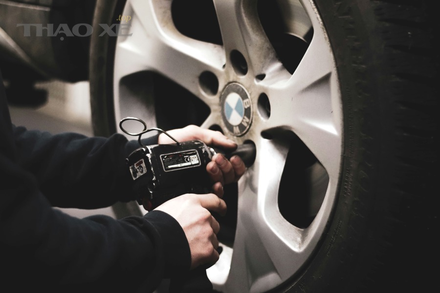 So sánh hệ thống trợ lực lái điện EPS và trợ lực lái thủy lực HPS