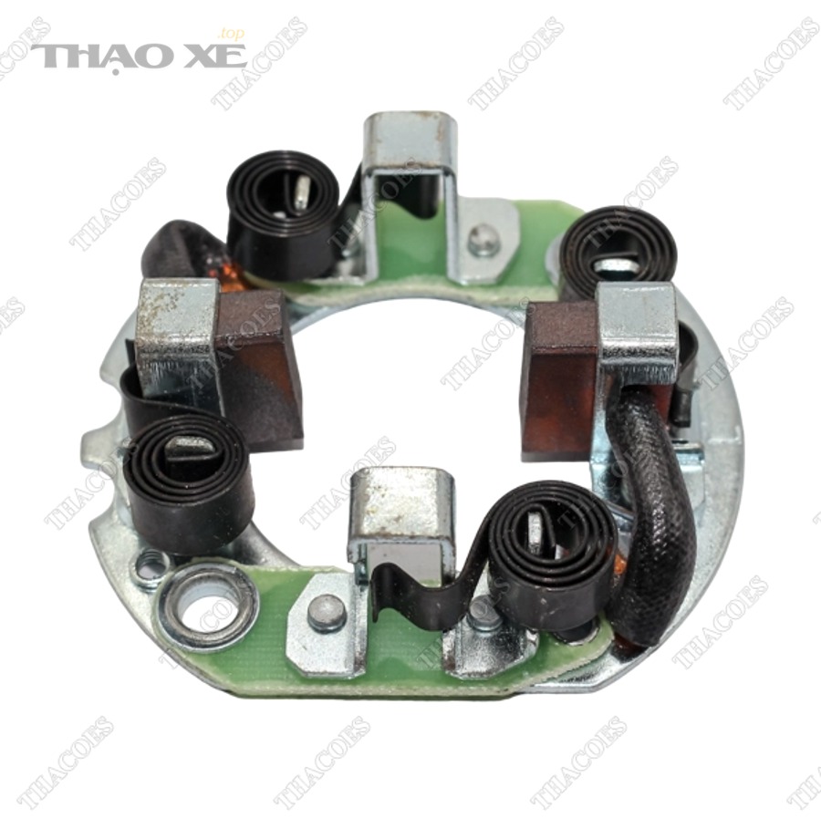 Máy đề ô tô và vị trí cụm solenoid trên thân máy đề