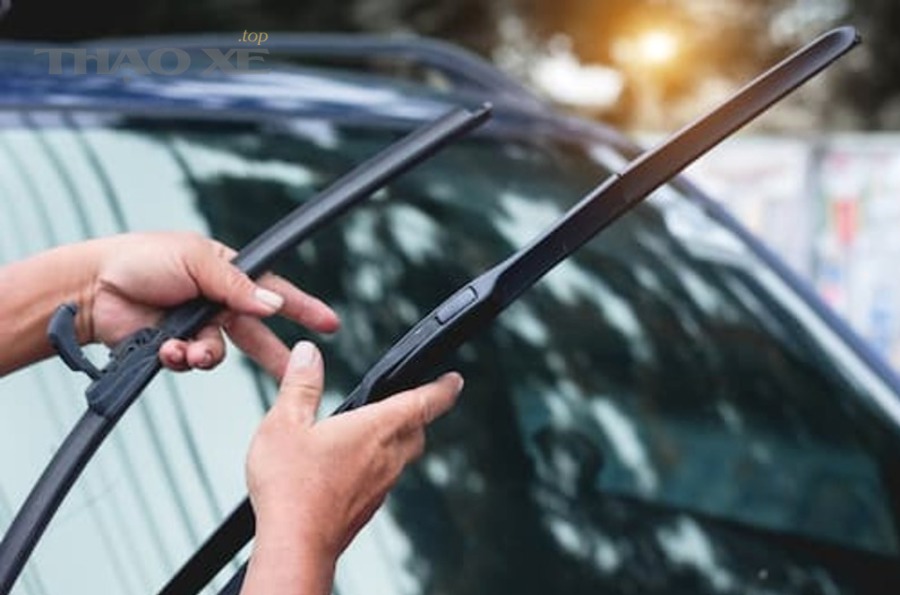 Cách tự thay lưỡi gạt mưa ô tô tại nhà đúng cách gồm những bước nào?