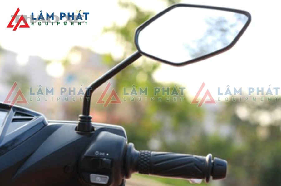 Thay gương chiếu hậu xe ô tô đúng cách cho người mới bắt đầu