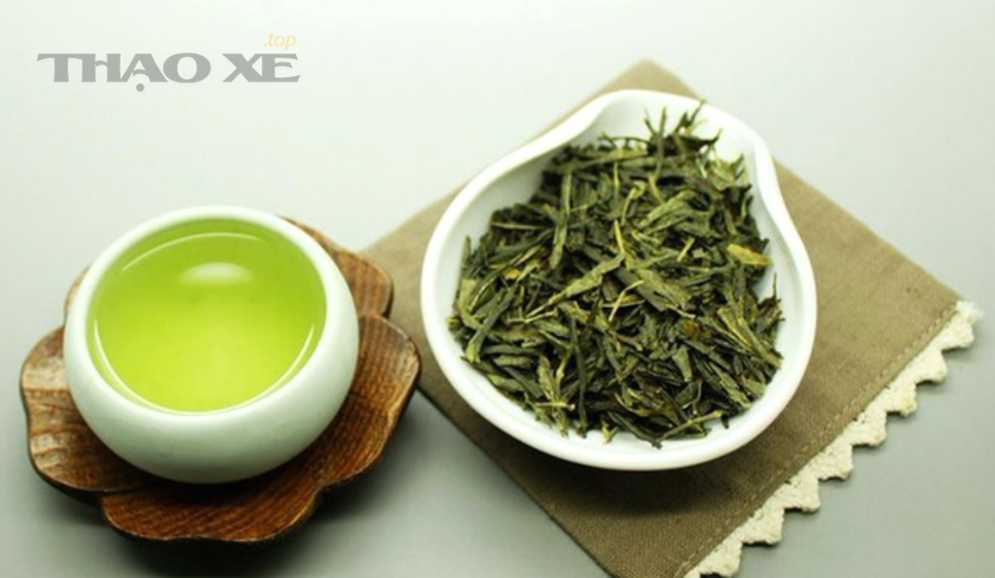 Kiểm tra hệ thống điện ô tô và cầu chì trong khoang máy