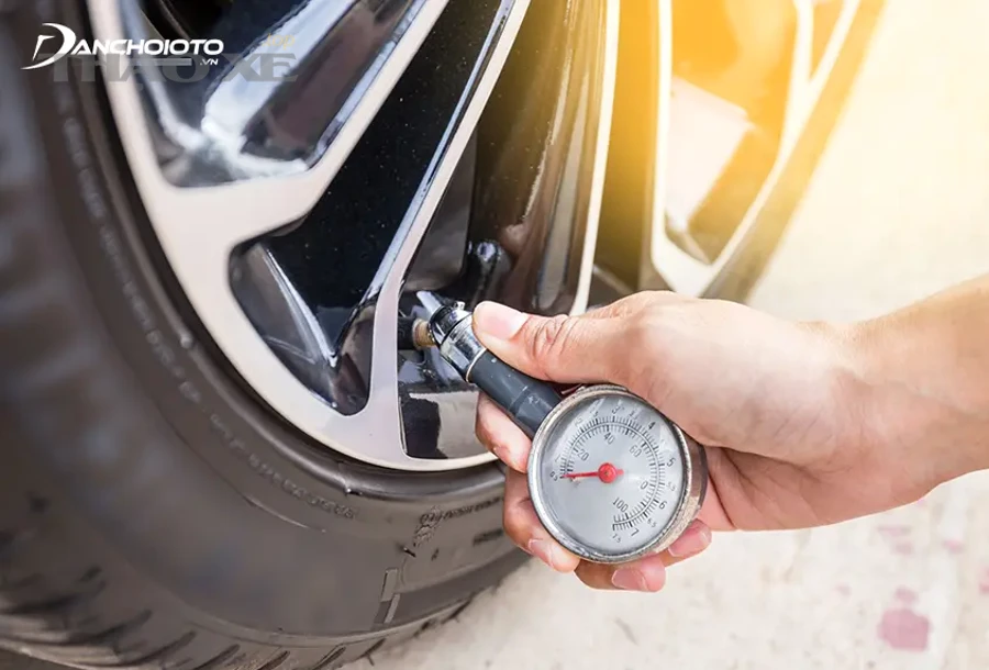 Checklist 7 bước kiểm tra lốp trước đăng kiểm cho chủ xe ô tô là gì?