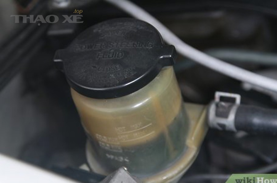 v4 460px Check and Add Power Steering Fluid Step 1