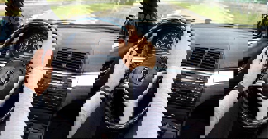 Vì sao “toe đúng” vẫn có thể khiến vô lăng lệch: thrust angle, SAS và lệch khung gầm?