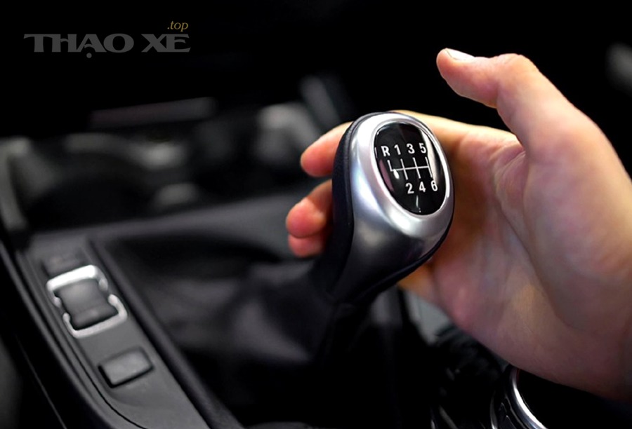 “Hộp số vào số khó” là gì và nhận biết đúng hiện tượng như thế nào?