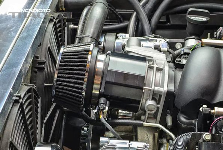 Cổng OBD2 dùng để quét mã lỗi và xem dữ liệu sống