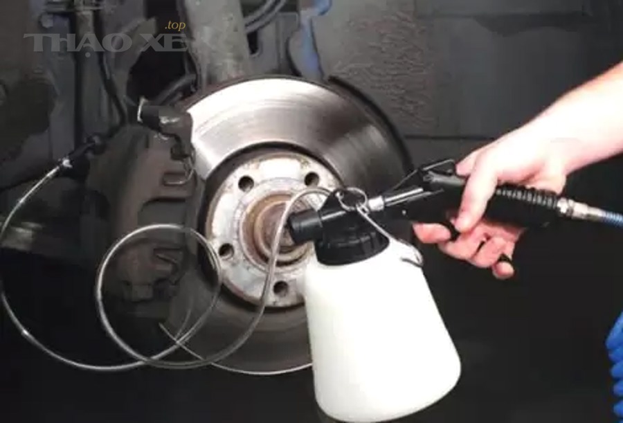 Thứ tự xả gió theo bánh xe thực hiện thế nào để đúng kỹ thuật?
