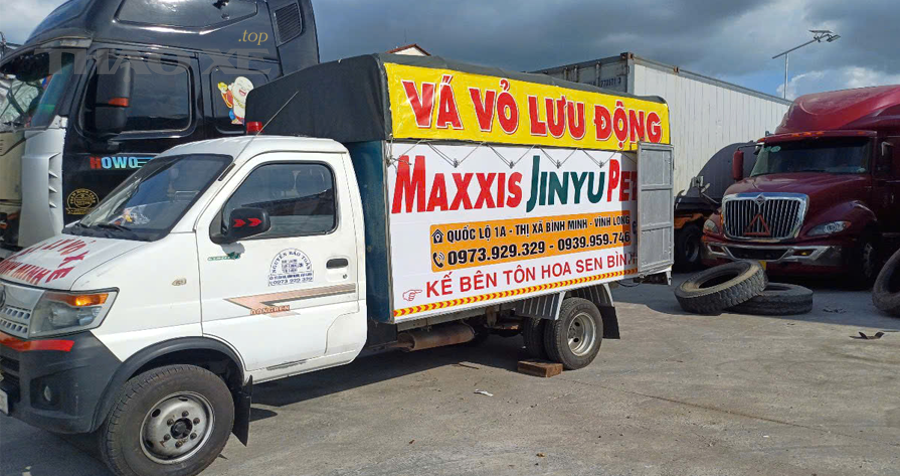 Minh họa sửa lốp đúng kỹ thuật thường cần tháo lốp để kiểm tra và vá từ bên trong