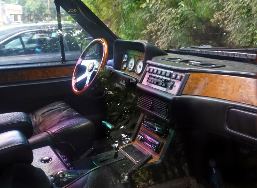 1989 2000 Laforza interior 14932193735