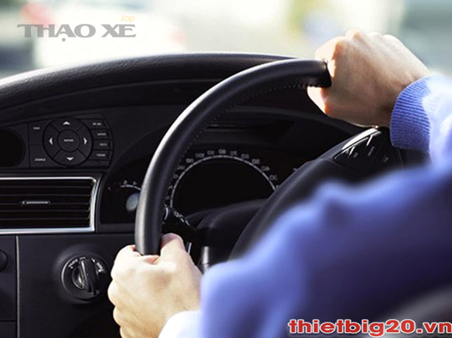 Xe bị lệch vô lăng có nguy hiểm không và có nên chạy tiếp không?