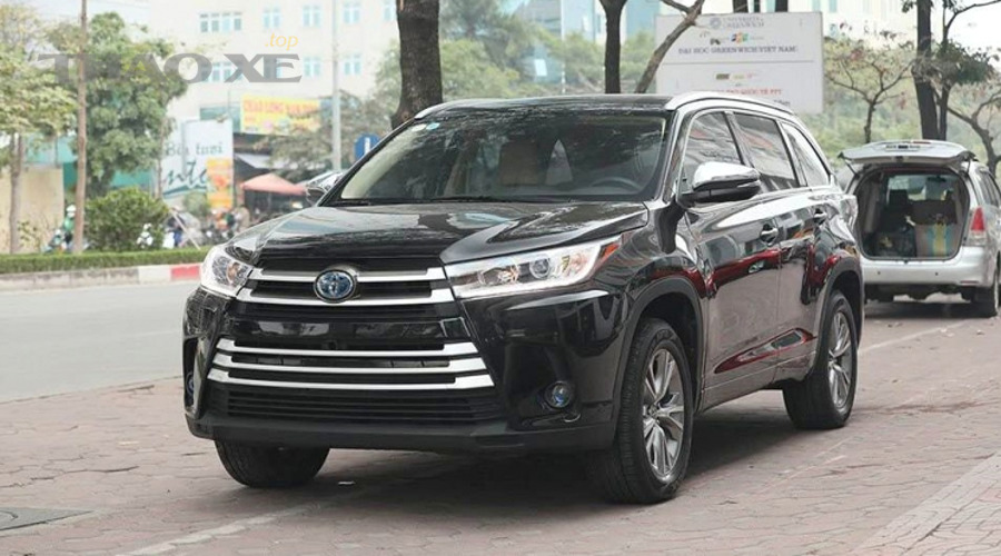 Xe kêu khi đánh lái là hiện tượng gì và thường phát ra ở vị trí nào?