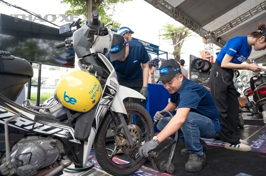 Kiểm tra heo dầu và chốt trượt là bước quan trọng khi xử lý phanh bó