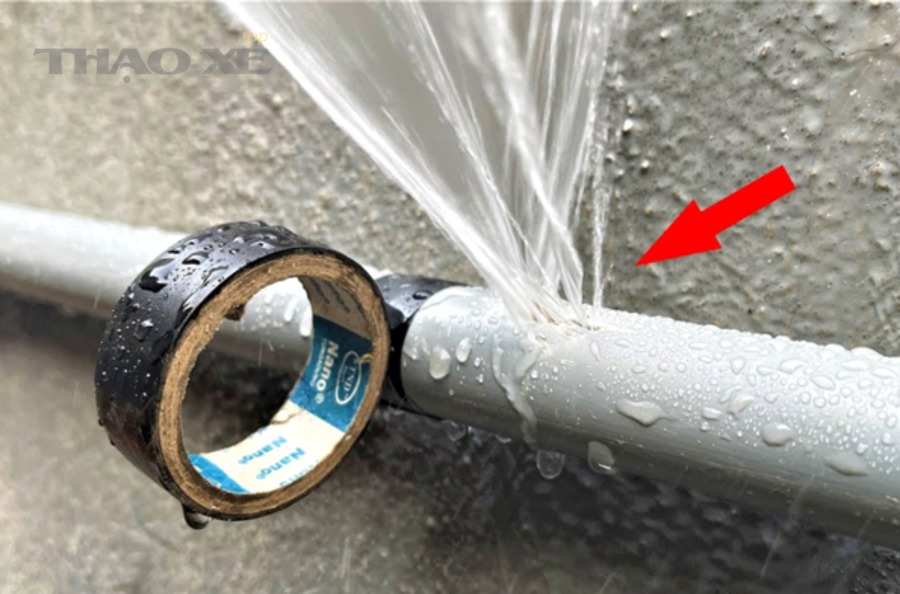 Dụng cụ và vật liệu cơ bản để xử lý tạm thời ống nước bị nứt rò