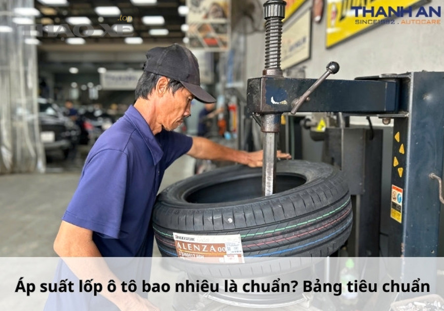 Kiểm tra áp suất lốp ô tô bằng đồng hồ đo áp suất