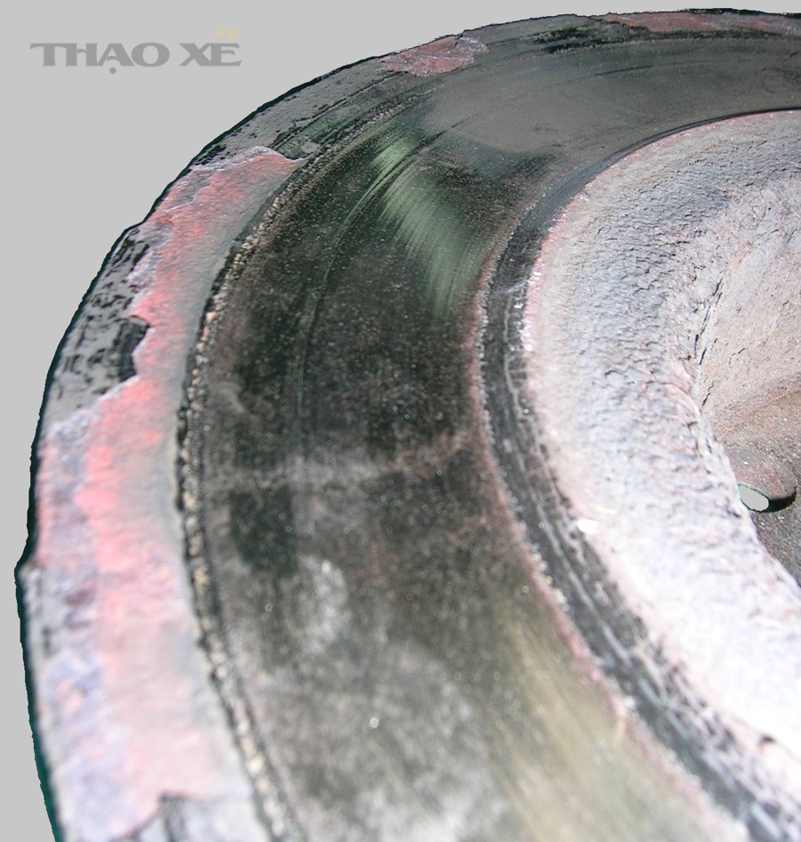 Đĩa phanh mòn và bề mặt bất thường