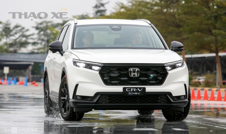 Kiểm tra hệ thống lái ô tô khi xe phát ra tiếng kêu lúc đánh lái