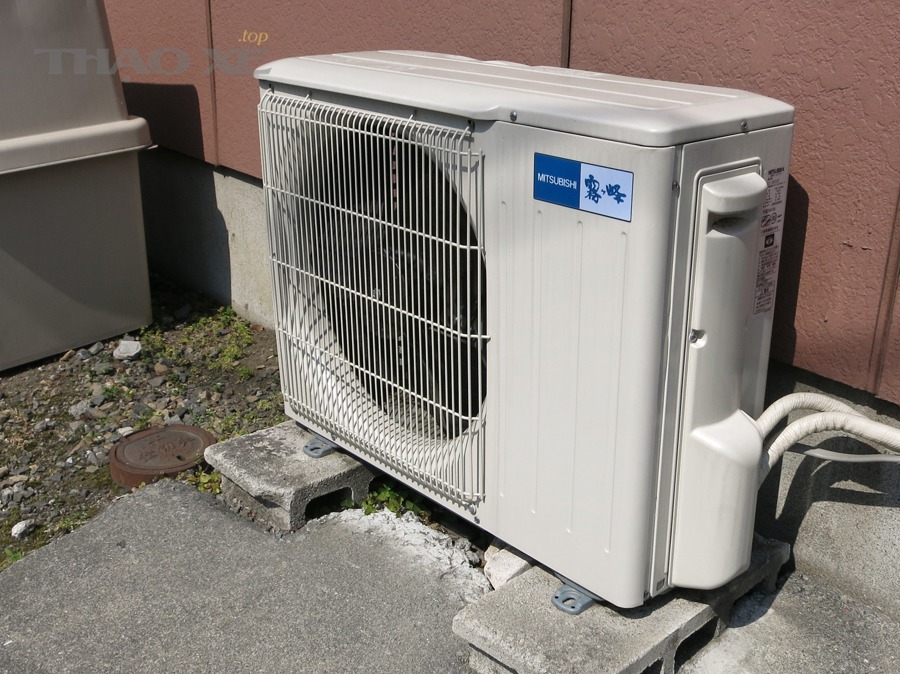 Cục nóng điều hòa đặt ngoài trời cần khoảng thoáng để tản nhiệt