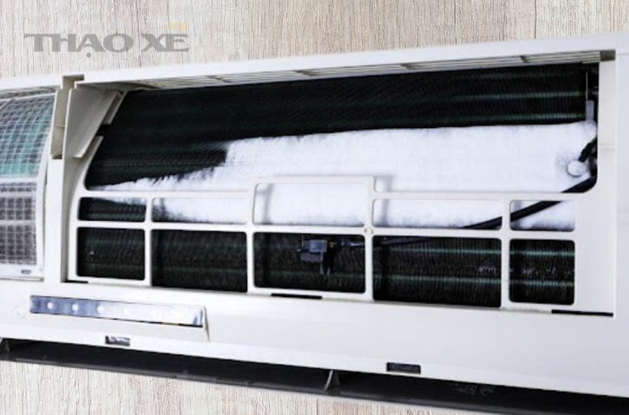 Cách xử lý ban đầu khi nghi ngờ dàn nóng bẩn và quạt yếu là gì?