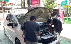 Xe o to bi giat khi dap ga 4 1