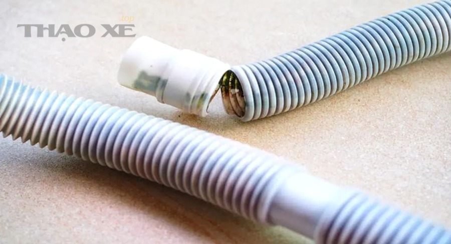 Vệ sinh và xử lý tắc ống xả điều hòa tại nhà
