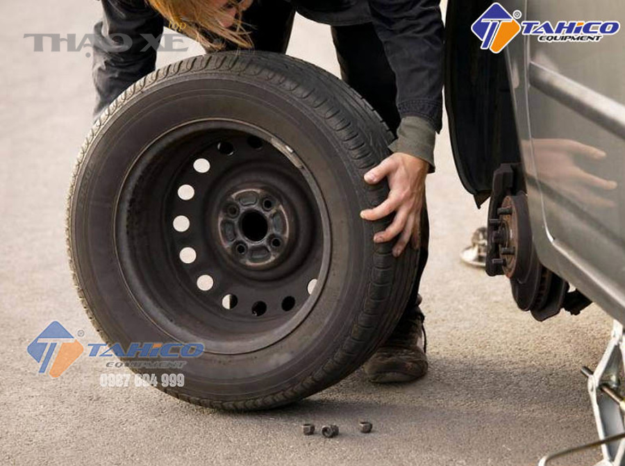 Máy cân chỉnh bánh xe và kiểm tra góc đặt bánh