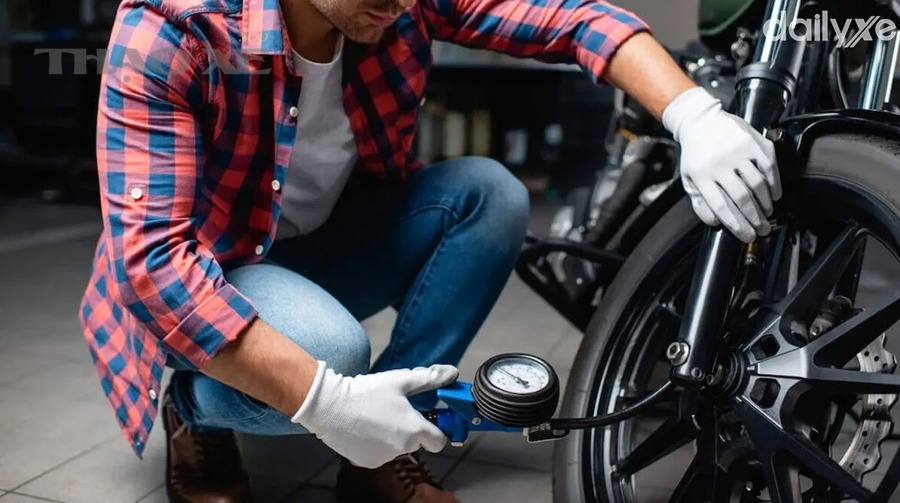 Ô tô đỗ trong garage cần bảo quản đúng cách khi ít dùng