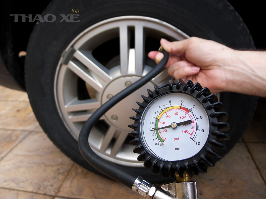 Những trường hợp đặc biệt nào dễ làm tài xế chỉnh sai áp suất lốp khi đi cao tốc?
