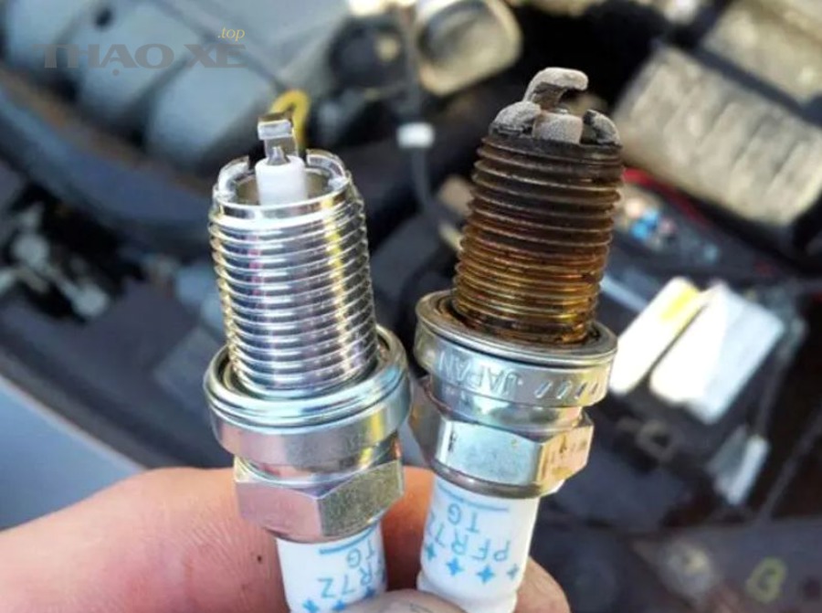 Bugi động cơ xe xăng dùng để tạo tia lửa đốt cháy hòa khí