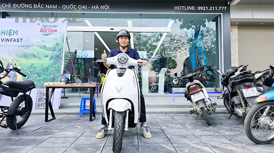 Ống xả ô tô xuất hiện khói màu xanh khi động cơ hoạt động