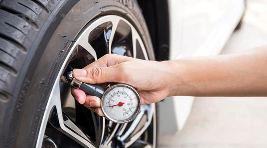 Cách kiểm tra áp suất lốp ô tô đúng chuẩn tại nhà là gì?