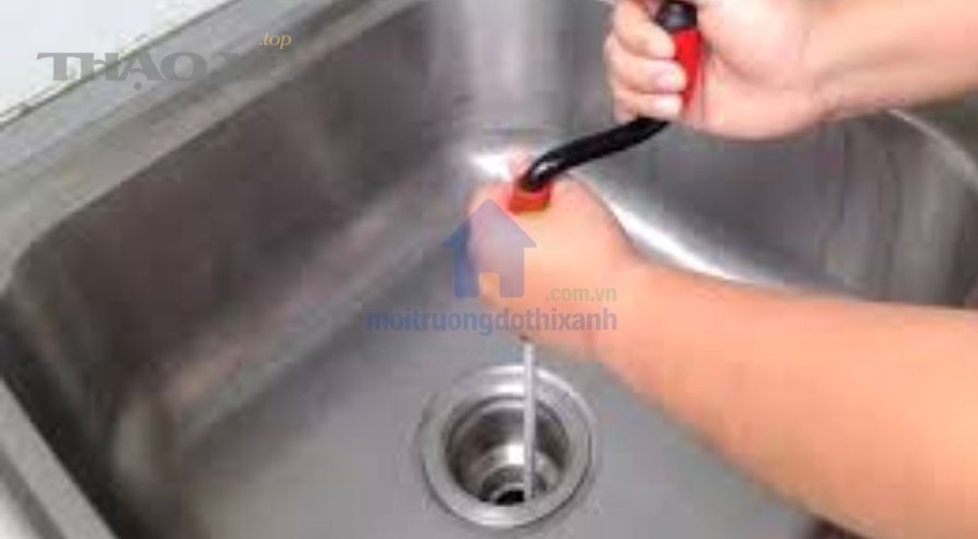 Hóa chất tẩy rửa và hơi ẩm có thể làm thiết bị xuống cấp âm thầm