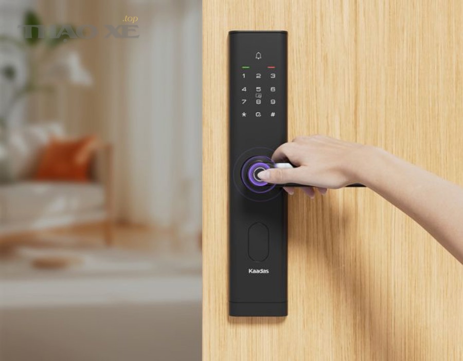Chủ xe có thể tự kiểm tra lỗi cửa kính và khóa cửa ô tô khi mưa như thế nào?