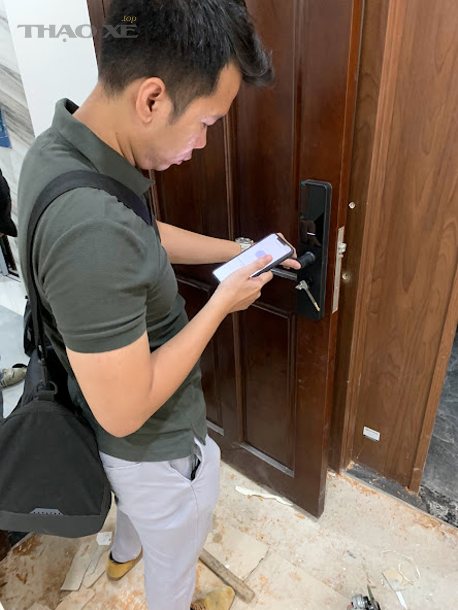Kiểm tra ắc quy và nguồn điện ô tô khi xe chập chờn