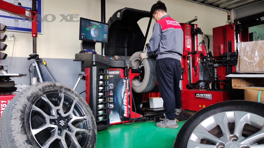 Những trường hợp nào cần làm thêm cân chỉnh góc đặt bánh xe thay vì chỉ đảo lốp kèm cân bằng động?