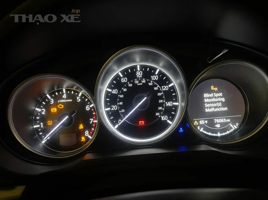 Đo điện áp ắc quy bằng đồng hồ đo