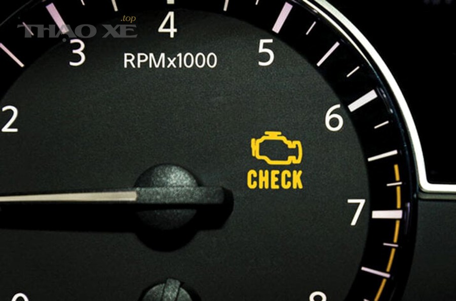 Nguyên nhân nào khiến đèn Check Engine sáng sau khi đổ xăng?