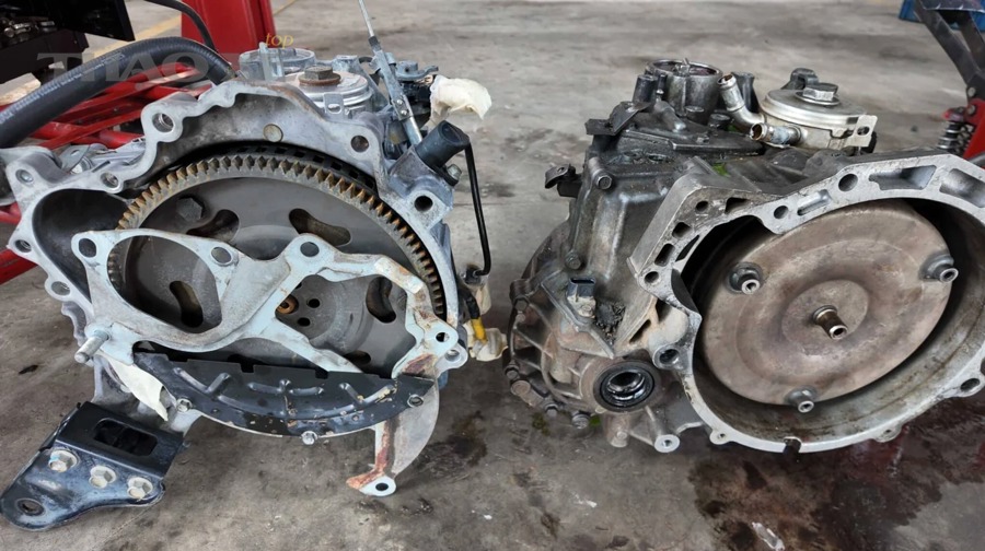 Xe giật do hộp số trễ số khác gì với trượt số, giật sang số và phản hồi chậm chân ga?