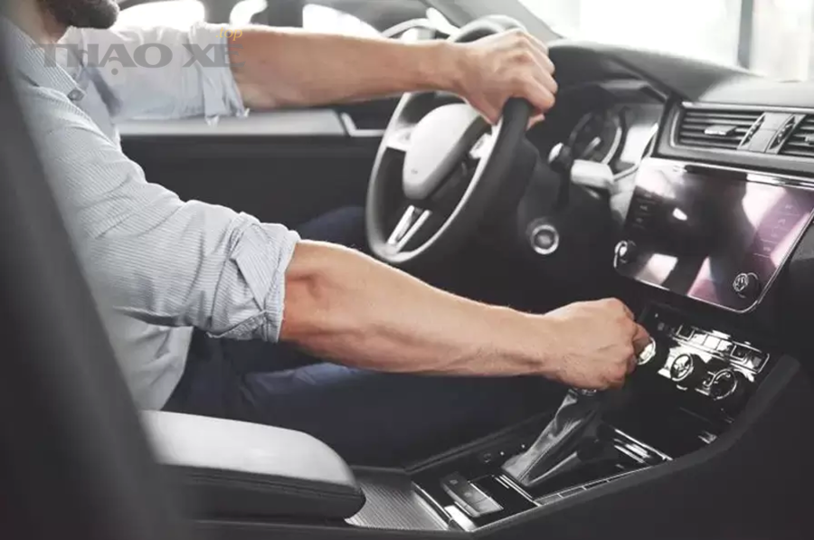 Xe giật khi tăng ga có khác gì với xe ì máy, rung garanti hoặc giật khi chuyển số không?