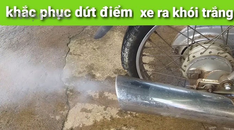 Ống xả ô tô xuất hiện khói xanh báo hiệu động cơ đốt dầu