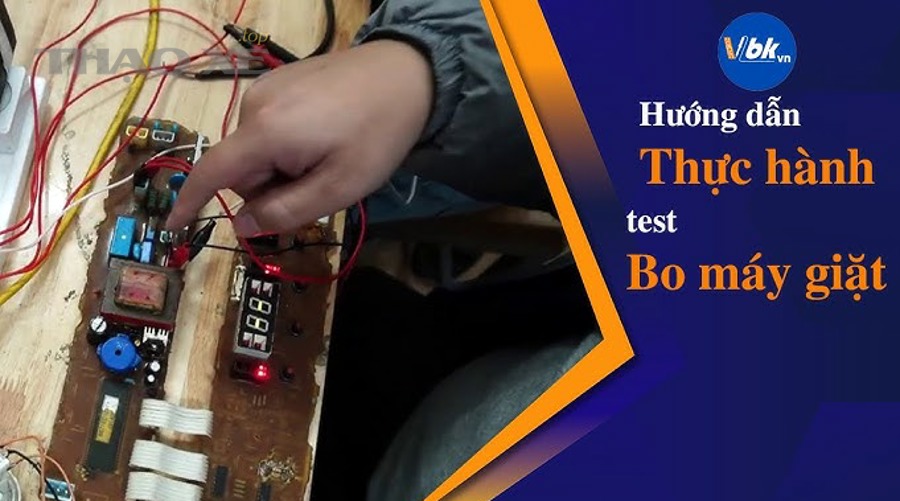 Cách đặt que đo để test nguồn 12V bằng đồng hồ vạn năng