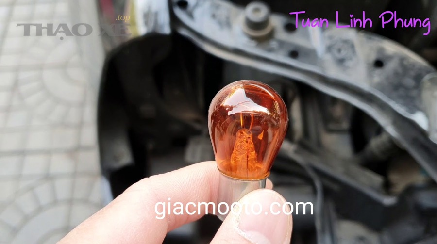 Những nguyên nhân nào thường khiến đèn xi nhan nháy nhanh trên ô tô?